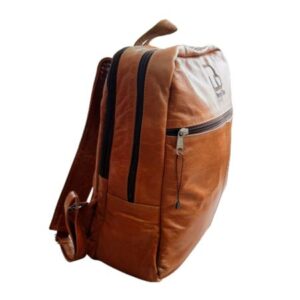 imagem da estilosa mochila em couro Bruna Tibo